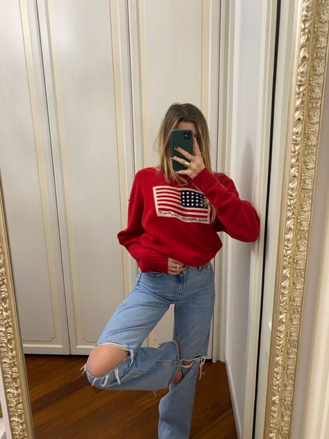 Red Jumper Outfit Aesthetic, Red Ralph Lauren Sweater Outfit, Ralph Lauren Jumper Outfit, Ralph Lauren Outfits Women, Red Jumper Outfit, Ralph Lauren Aesthetic Outfit, Red Jacket Outfit, Paris Vibe, Stockholm Outfit