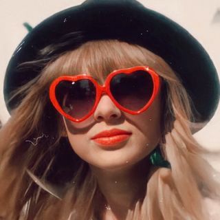 🇹🇷Taylor Swift(Fan Account) (@taylorepswftt) • Instagram photos and videos Taylor Swift Red, Red Taylor, Taylor Swift Fan, Niall Horan, Music Video, Taylor Swift, Swift, Fan, Instagram Photos