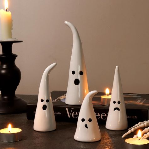 Spooky Farmhouse, Fireplace Halloween, Modern Halloween Decor, Outside Halloween Decorations, Halloween Outdoor Decoration, Ceramic Ghost, Office Halloween Decorations, Halloween Mantle Decor, Elegant Halloween Decor