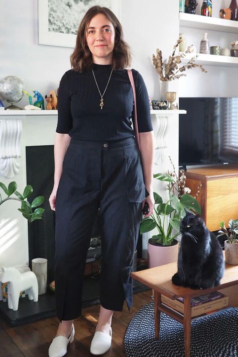 Trousers On Plus Size, Spring Work Outfits Midsize, Curvy Masculine Fashion, Minimalist Curvy Fashion, Curvy Trousers Outfit, Mid Size Styling, Size 16 Work Outfits, Midsize Trousers, Mid Size Vintage Fashion