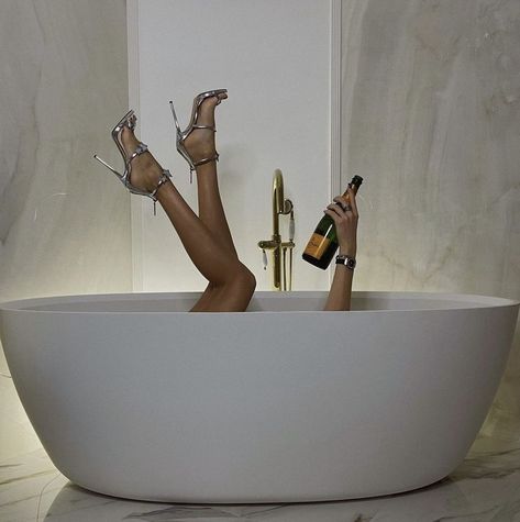 Bathtub Photoshoot Woman, Bathtub Roses Photoshoot, Woman In Bathtub Aesthetic, Bubble Bath Photography Woman Bathtubs, Bubble Bath Pictures Women, At Home Milk Bath Photos, Tub Shoot Ideas, Tupac Bathtub Photoshoot, Bathtub Pics Aesthetic