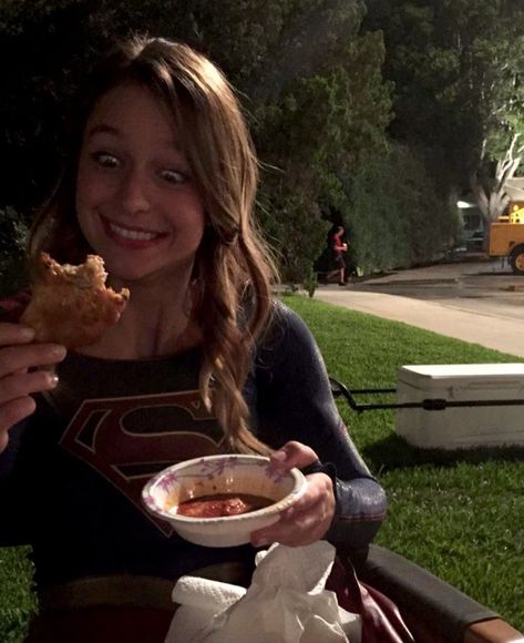 Glee Rares, Supergirl Cast, Melisa Benoist, Arrow Verse, Supergirl Costume, Dc Comics Women, Melissa Supergirl, Supergirl Tv, Kara Danvers Supergirl