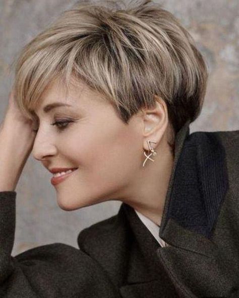 Short Stacked Hair, Κούρεμα Bob, Short Hair Back, Short Sassy Haircuts, Short Hair Pixie Cuts, Pixie Haircut For Thick Hair, Short Hair Trends, Short Grey Hair, Short Hairstyles For Thick Hair