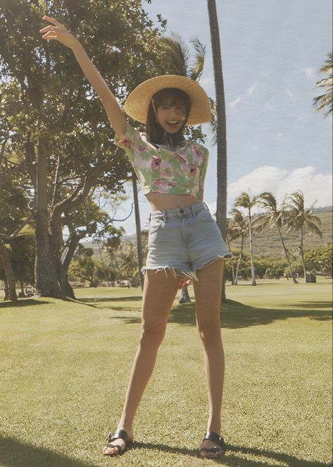 #BLACKPINK #LISA [] 2019 Summer Diary in Hawaii — Photobook SCAN Lisa Summer Diary, Blackpink Summer Diary, Summer Diary, Lisa Bp, Lisa Blackpink Wallpaper, Jairzinho, Lalisa Manobal, Jennie Lisa, Kim Jisoo