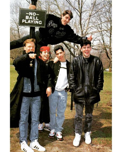 Old School Pictures, Nineties Fashion, 80s Fashion Men, Jonathan Knight, 80s Men, Kool Kids, Donnie Wahlberg, Jordan Knight, The Right Stuff