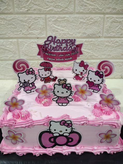 Hello Kitty Cake Square, Hello Kitty Sheet Cake, Hello Kitty Cakes, Bolo Da Hello Kitty, Square Birthday Cake, Square Cake Design, Kitty Birthday Cake, Hello Kitty Birthday Cake, Hello Kitty Birthday Party