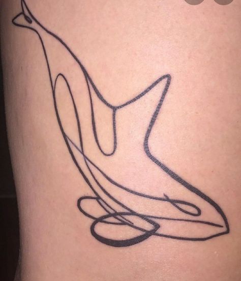 Geometric Orca Tattoo, Orca Tattoo Simple, Small Bow Tattoos, Killer Whale Tattoo, Tattoo Healing, Orca Tattoo, Hamsa Tattoo, Whale Tattoos, Thigh Piece