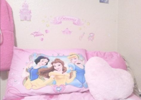 Disney Princess Nostalgia, Girly Kidcore, Kawaii Nostalgia, Childhood Core, Disney Princess Room, Childhood Aesthetic, Nostalgia 2000s, Soft Kidcore, 2010s Nostalgia