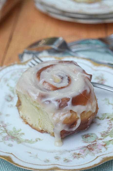 These Overnight Cinnamon Rolls let you do the work the day before and bake up fresh, warm cinnamon rolls in the morning! #cinnamonrolls #makeaheadrecipes #baking #scratchbaking #yeastbreads #breakfast #brunch Overnight Cinnamon Rolls Recipe, Overnight Cinnamon Rolls, Cinnamon Filling, Air Fryer Recipes Snacks, Cinnamon Roll Bake, Brunch Items, Homemade Cinnamon Rolls, Cinnamon Rolls Homemade, Sweet Rolls