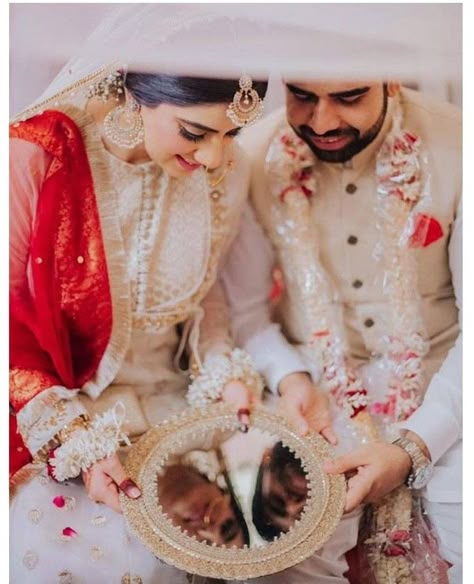 Nikkah Accessories, Nikha Pic, Wedding Pictures Aesthetic, Nikkah Couple, Nikkah Pictures, Muslim Wedding Photos, Pakistani Wedding Photography, Muslim Wedding Photography, Bride Photos Poses