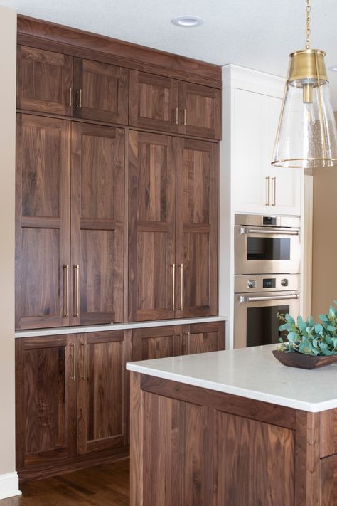 Walnut Cabinets Kitchen, Modern Walnut Kitchen, Walnut Kitchen Cabinets, Latest Kitchen Trends, Functional Kitchen Design, Walnut Kitchen, Kitchen Wall Cabinets, Walnut Cabinets, Transitional Kitchen