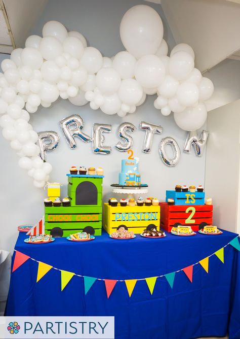 Caboose Birthday Party, 1st Birthday Boy Train Theme, Birthday Train Ideas, Train Birthday Balloon Garland, Planes And Trains Birthday Party, Train Birthday Party Outfit, Train Party Balloon Arch, Train Birthday Balloons, Train Birthday Party Centerpieces