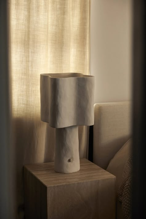 Freeform Table Lamp by Studio Tristan Kallas, Table Lamps – Claude Home Papie Mashe, Modern Table Lamp Design, Foyer Console, Room Side Table, Sculptural Table, Lamp Inspiration, Ceramic Furniture, Makeup List, Large Table Lamps