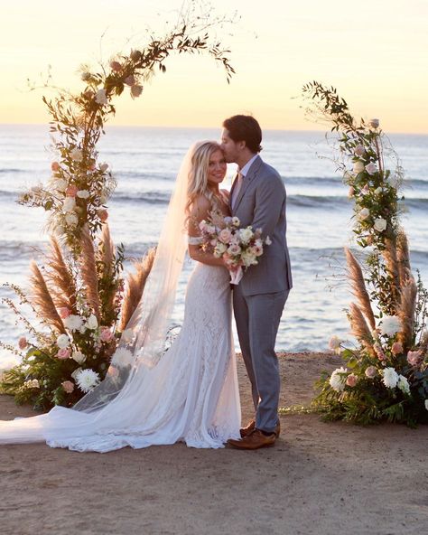 Angeline Oppenheimer on Instagram: “A wispy open-arm arch and a glorious sunset made for the perfect shoot by @carachristyphotography #pampasgrasswedding #weddingarch…” Beach Wedding Alter, Beach Wedding Arch Ideas, Beach Wedding Arches, Bodrum Wedding, Beach Wedding Ceremony Arch, Altar Wedding, Beach Wedding Arch, Sunset Beach Weddings, Wedding Arbors