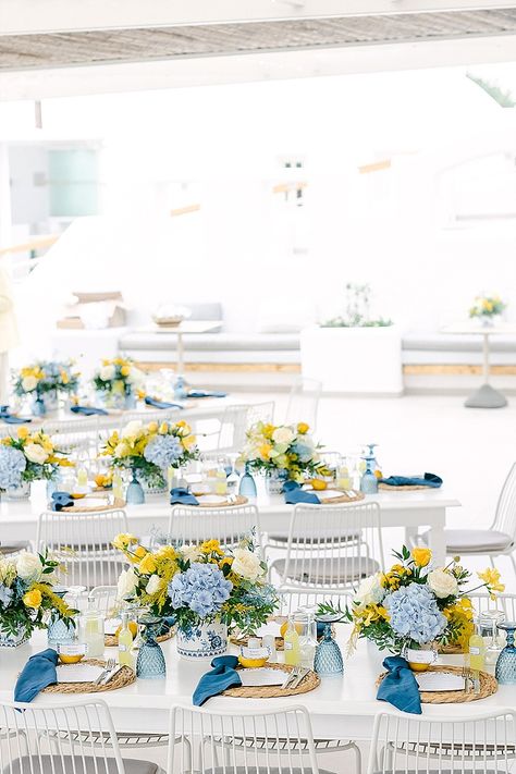 Sea View Wedding Decorations, Santorini Themed Wedding, Greek Wedding Decor, Lemon Themed Wedding, Yellow Centerpieces, Romantic Ambiance, Santorini Wedding, Lemon Decor, Wedding 2025