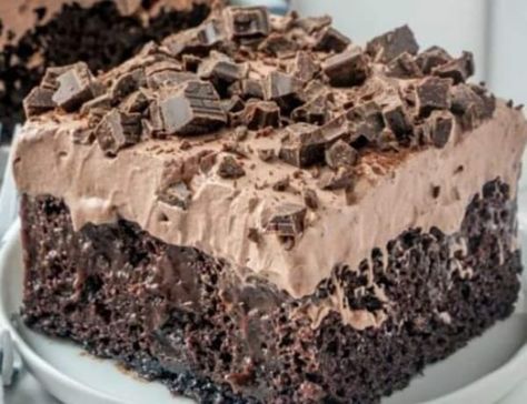 Cake Mix Ingredients, Chocolate Poke Cake, Poke Cake Recipes, Dark Chocolate Cakes, Poke Cake, Chocolate Cake Mixes, Cake Mix Recipes, Yummy Sweets, Food Cakes