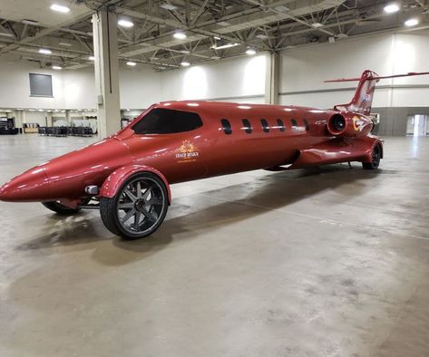 As far as outrageous rides go, you’re unlikely to run into a more eye-catching vehicle than the Lear Jet Limousine. Dubbed the Limo-Jet, this insane vehicle ... Lear Jet, Strange Cars, Futuristic Cars Design, Rolls Royce Phantom, Weird Cars, Audi A8, Limousin, Futuristic Cars, Unique Cars