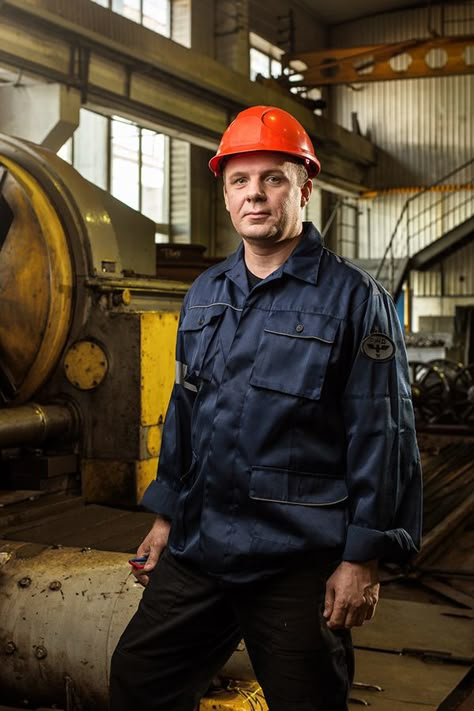 Factory Photography, Environmental Portrait, Person Photography, Engineers Day, Factory Worker, Civil Engineering Design, Mens Fashion Work, Environmental Portraits, Working Men