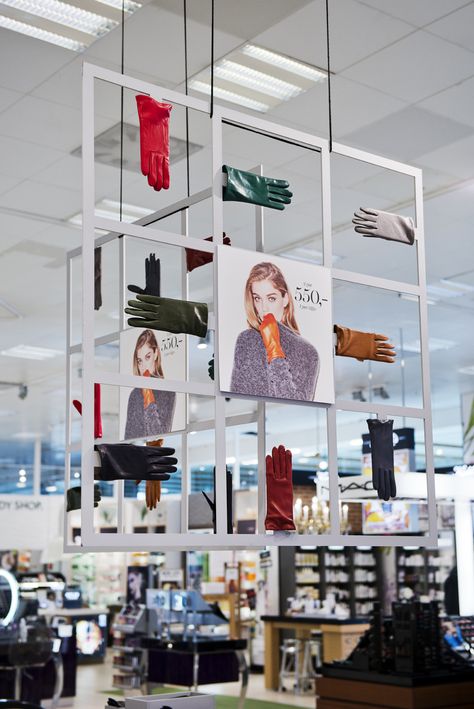 Would be cool as an area separator with floating frames w/info or portfolio items Glove Display, Retail Store Interior Design, Floating Frames, Display Coffee Table, Retail Inspiration, Shop House Ideas, Store Windows, Accessories Display, Trade Show Display