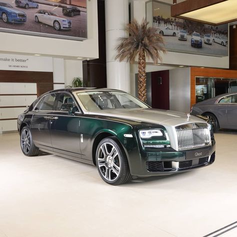 Rolls-Royce Ghost in Dark Emerald exterior colour. Bespoke interior in Creme Light and Pine Green contrast. Crossbanded Smoked Chestnut… Rolls Royce Colors, Green Rolls Royce, White Rolls Royce, Rolls Royce Ghost, Rolls Royce Cullinan, Rolls Royce Wraith, Water Drawing, Exotic Sports Cars, Bespoke Interiors