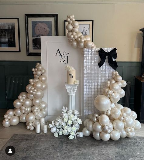 Champagne Color Balloons, Engagement Balloon Backdrop, Chic Balloon Decor, Bridal Show Ideas Booth Design, Classy Birthday Backdrop, Engagement Party Colour Scheme, Balloons On Backdrop, Ballon Background Decorations, Nude Decoration Party