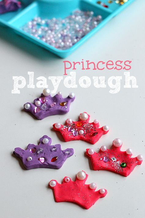 Playdough Tiaras for princess sensory play. Great fine motor work and perfect for princess birthday parties. Prince And Princess Crafts, Princess Playdough, Purim Preschool, Playdough Invitation, Making Playdough, Playdough Activity, Princess Activities, Winter Sensory, Princess Crafts