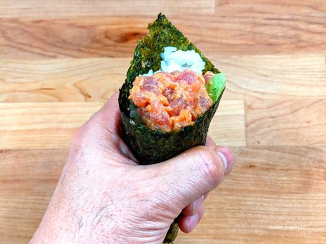 Homemade Recipe for Sushi: Spicy Tuna Hand Roll (Easy Temaki Almost Anyone Can Make) Spicy Tuna Hand Roll Recipe, Hand Roll Recipe, Tuna Hand Roll, Sushi Hand Rolls, Make Sushi At Home, Sushi Grade Tuna, Sushi Kit, Sushi At Home, Easy Sushi