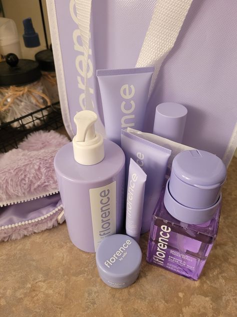 Koleksi Makeup, Evening Eye Makeup, Florence By Mills, Purple Vibe, Lavender Aesthetic, Skincare And Makeup, Skincare Organization, Pretty Skin Care, All Things Purple