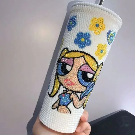 Starbucks Cup Art, Bling Bottles, Girls Cup, Bling Ideas, Rhinestone Cups, Rhinestone Projects, Cute Coffee Cups, Bling Crafts, Powerpuff Girl