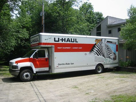 7 Things You Should Know about U-Haul before Renting a Truck #moving #movingtips #howtomove Uhaul Truck, U Haul Truck, Car Insurance Tips, Melbourne Airport, Moving Abroad, Moving Truck, Driving Instructor, Moving Packing, Move Abroad