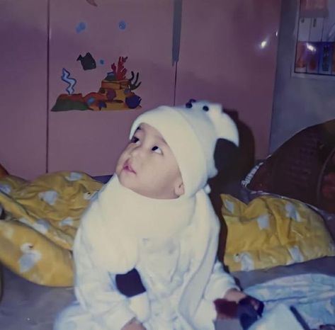 Jeonghan Baby Pic, Childhood Pictures, Skater Boys, Baby Icon, Seventeen Jeonghan, Happy Children's Day, New Jeans Style, Seventeen Wallpapers, Childhood Photos