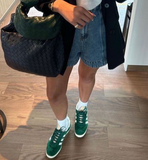 Sparkle Jump Rope Queen on X: "https://t.co/oihPJiw48r" / X Sparkle Jump Rope Queen, Adidas Gazelle Green, Adidas Gazelle Outfit, Sneakers Outfit Casual, Adidas Outfit Shoes, Trainers Outfit, Look Adidas, Comfy Casual Outfits, Back To School Outfit