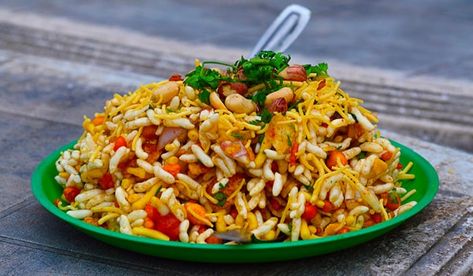 33 Vegan Indian Street Foods Bhel Puri Recipe, Bhel Recipe, Chats Recipe, Bhel Puri, Vegan Appetizer, Puri Recipe, Puri Recipes, Chaat Recipe, Best Street Food