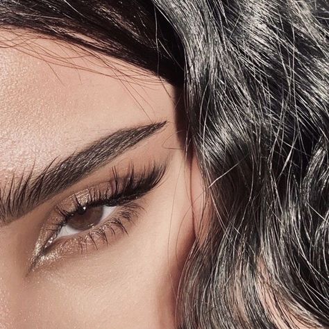 Straight Eyebrows, Fox Eyes, Emotional Photography, Cute Makeup Looks, Aesthetic Eyes, Instagram Ideas Photography, Hair And Beauty, Hazel Eyes, Fake Eyelashes