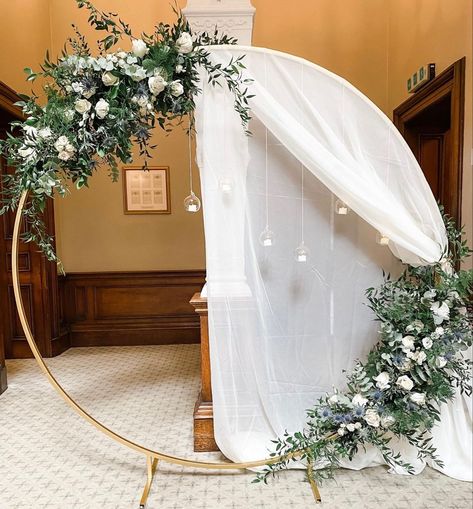 simple circular gold arch Circular Wedding Arch Lights, Metal Circle Arch Wedding, Wedding Arch Half Circle, Flower Circle Backdrop, Round Gold Arch Wedding, Round Flower Backdrop, Round Balloon Arch With Drapes, Round Wedding Arch Ideas Diy, White And Green Flower Arch