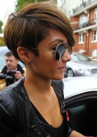 Frankie Sandfors mit kurzer haarfrisur und sonnenbrillen Gelled Hairstyles, Celebrity Short Hair, Hair Styles 2014, Short Hairstyles For Thick Hair, Hairstyles Women, Best Short Haircuts, Hair And Beauty, Haircut For Thick Hair, Short Hairstyle