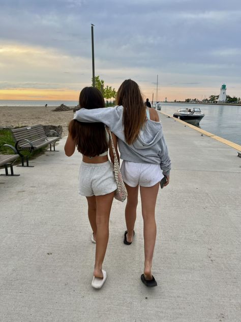 Walking Around Town Outfit Summer, Lighthouse Pictures With Friends, Trips With Best Friend, Beach Pictures One Person, Beach Town Pictures, Florida Spring Break Aesthetic, Beach Town Outfits, Holiday With Best Friend, Best Friend Vacation Pictures