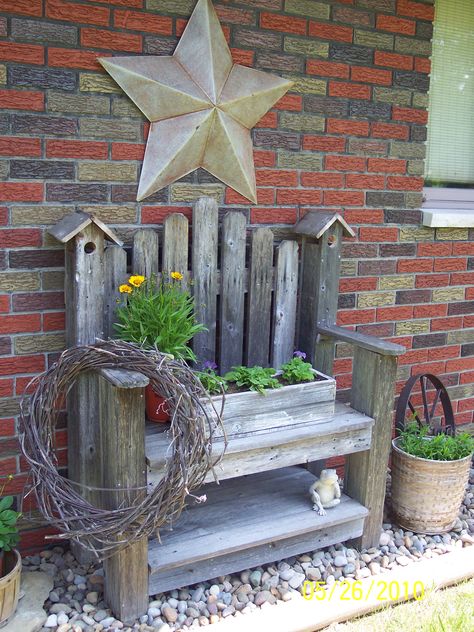 LANDSCAPING AT HOME Bedroom Ideas Decor, Planter Bench, Primitive Homes, Garden Junk, Bench Ideas, Planter Ideas, Garden Bench, Rustic Gardens, Country Gardening