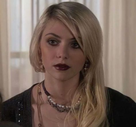 jenny humphrey | gossip girl Jenny Humphrey Style, Taylor Momsen Gossip Girl, Gossip Girl Season 2, Emo Prom, Gossip Girl Hairstyles, 3 Aesthetic, Gossip Girl Aesthetic, Jenny Humphrey, Xoxo Gossip