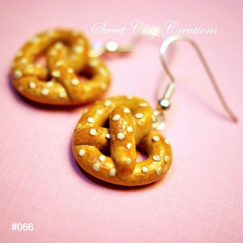 Clay Pretzel, Polymer Clay Food, Earrings Food, Denim Earrings, Jewelry Polymer Clay, Miniature Food Jewelry, Quirky Jewelry, Food Earrings, Polymer Clay Jewelry Diy