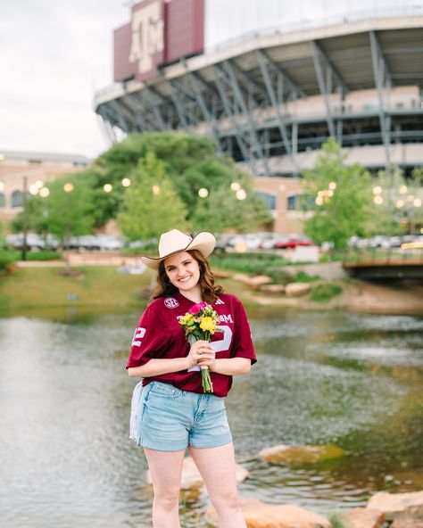 me, obsessed with you??? yes, yes i am 🤍 months later and i still can’t get enough of these grad photos @noelle_weisz Grad Photos