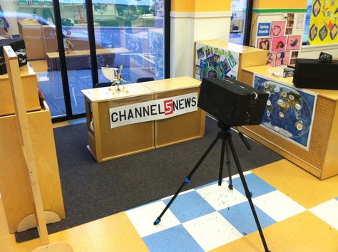 News station! Kid-made cameras. Microphones. Interactive weather map News Station Background, News Station Dramatic Play, Weather Station Dramatic Play, Dramatic Play Themes, Preschool Weather, Purposeful Play, Role Play Areas, Play Corner, Weather Theme