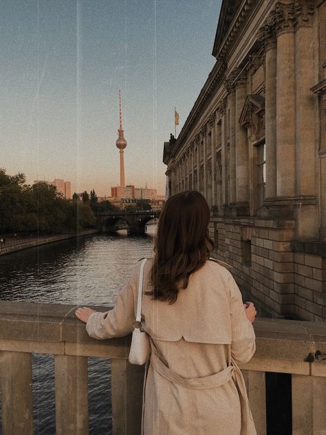 Berlin Travel Photography, Berlin Germany City, Photo Idea Aesthetic, Photo Inspo Aesthetic, Berlin Aesthetic, Berlin Photography, Berlin Photos, Idea Aesthetic, Berlin Travel