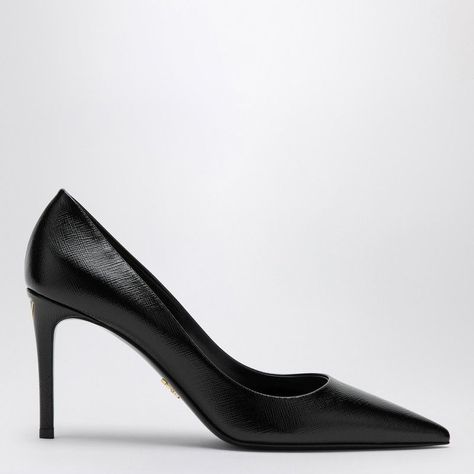 Prada Heels Black, Logo Triangle, Logo Women, Prada Shoes, Metal Logo, Toe Designs, Metallic Logo, Black Pumps, Leather Pumps