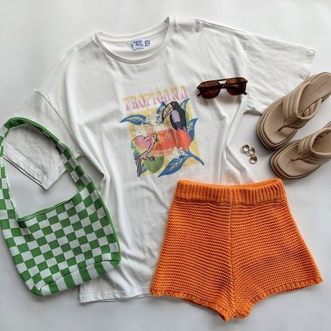 Pearl Sunglasses, Tropical Outfit, European Summer Outfits, Vacay Outfits, Orange Outfit, Trip Outfits, Pump It Up, Bag Green, Mode Ootd