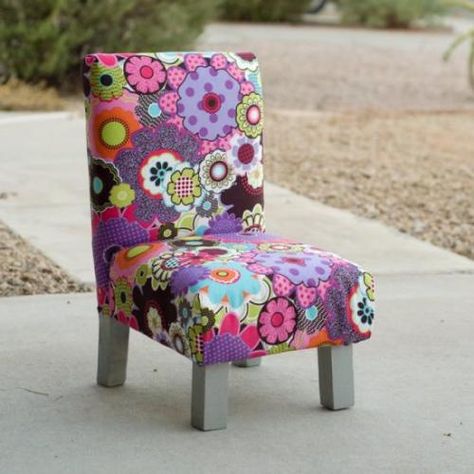 Toddler Chair completely DIY Toddler Chair Diy, Slipper Chair Slipcover, Kid Furniture, Diy Kids Furniture, Diy Slippers, Toddler Chair, Woodworking Patterns, Diy Toddler, Upholstered Chair