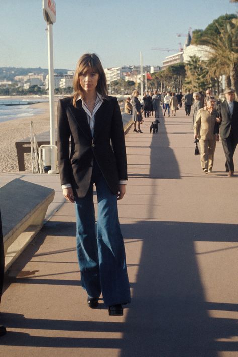 francoise-hardy-style-279560-1556547352601-image French New Wave Outfit, Hardy Outfits, Francoise Hardy Style, Moda Z Lat 70., 60’s Style, 70s Denim, Style Parisienne, Francoise Hardy, Parisian Women