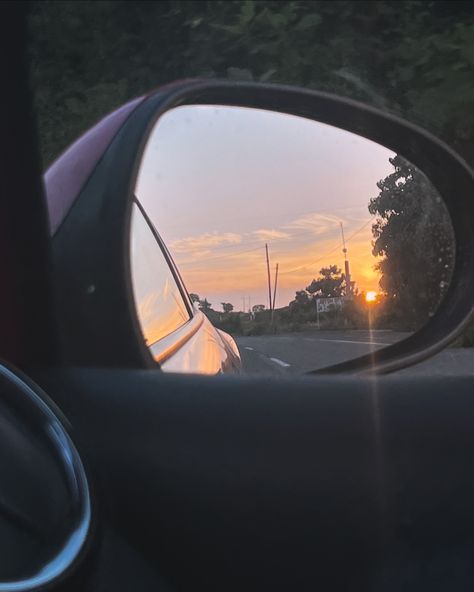 Qué bonito son los viajes en carretera 🌄 Sunset Aesthetic, Car Mirror, Land Scape, Sunset Photography, Follow Me On Instagram, See More, My Pictures, Phone Wallpaper, Follow Me