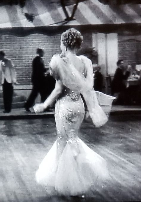 Barbara Stanwyck in Stella Dallas (1937) Screenshot by Annoth...uploaded by www.1stand2ndtimearound.etsy.com Stella Dallas 1937, Social Climber, Robert Taylor, Barbara Stanwyck, Life Choices, Dallas Wedding, Bright Future, Clueless, Mermaid Wedding Dress