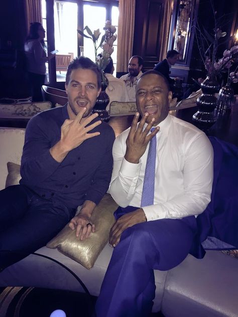 Stephen Amell and David Ramsey Arrow picked up for a 4th season!!!! Hoorah Arrow Season 4, John Diggle, David Ramsey, City Of Heroes, Manu Bennett, Arrow Cast, Arrow Cw, Stephen Amell Arrow, Arrow (tv Show)